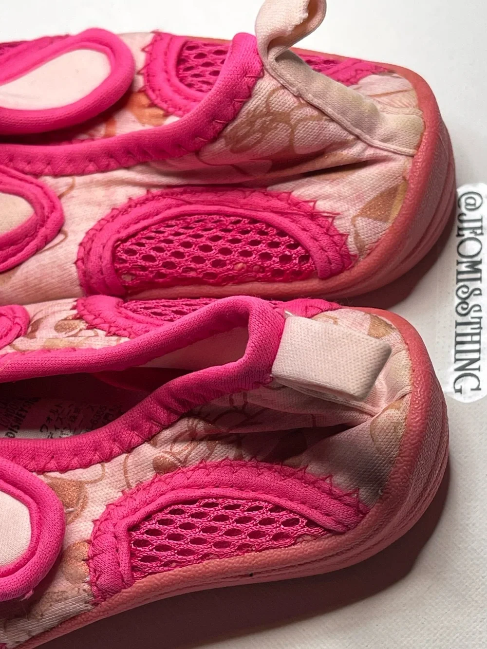 Disney Minnie Mouse Pink Sequin Bow Water Shoes